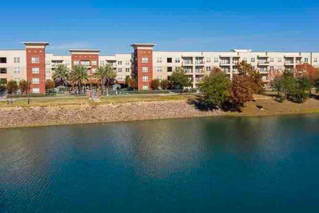 Apartment Walk To Nrg 2bdrm/balcony Pool View Free Parking