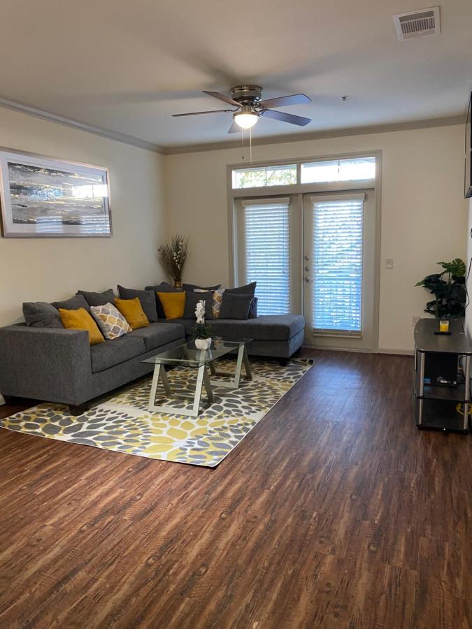 Walk To Nrg 2bdrm/balcony Pool View Free Parking * Houston
