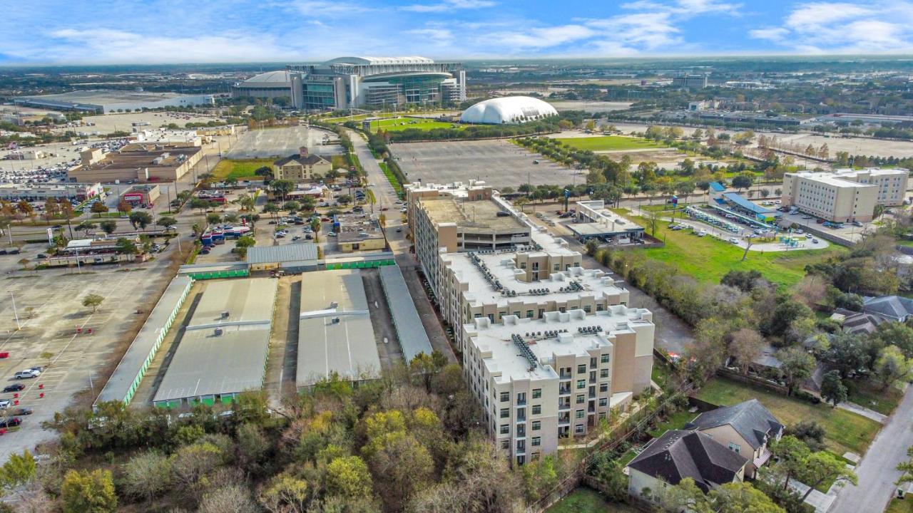 Charming With Gym Near Nrg Medical Center Apartment *