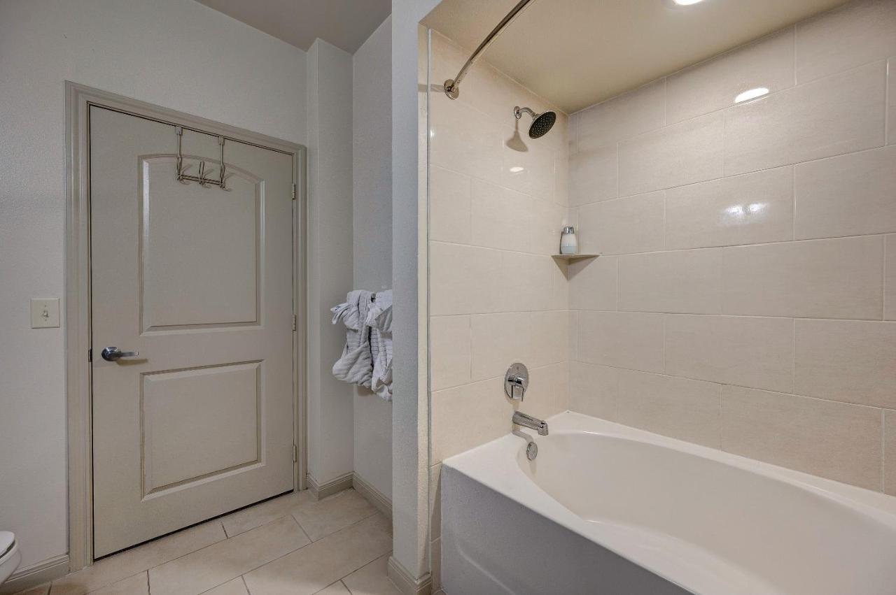 Lakeview One Bedroom By Nrg/med Center Apartment *