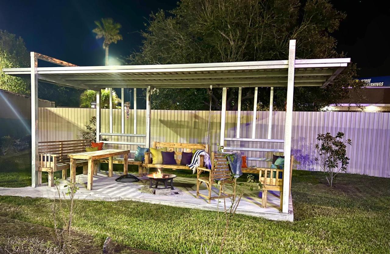 Motel Island Hobby Airport 2*