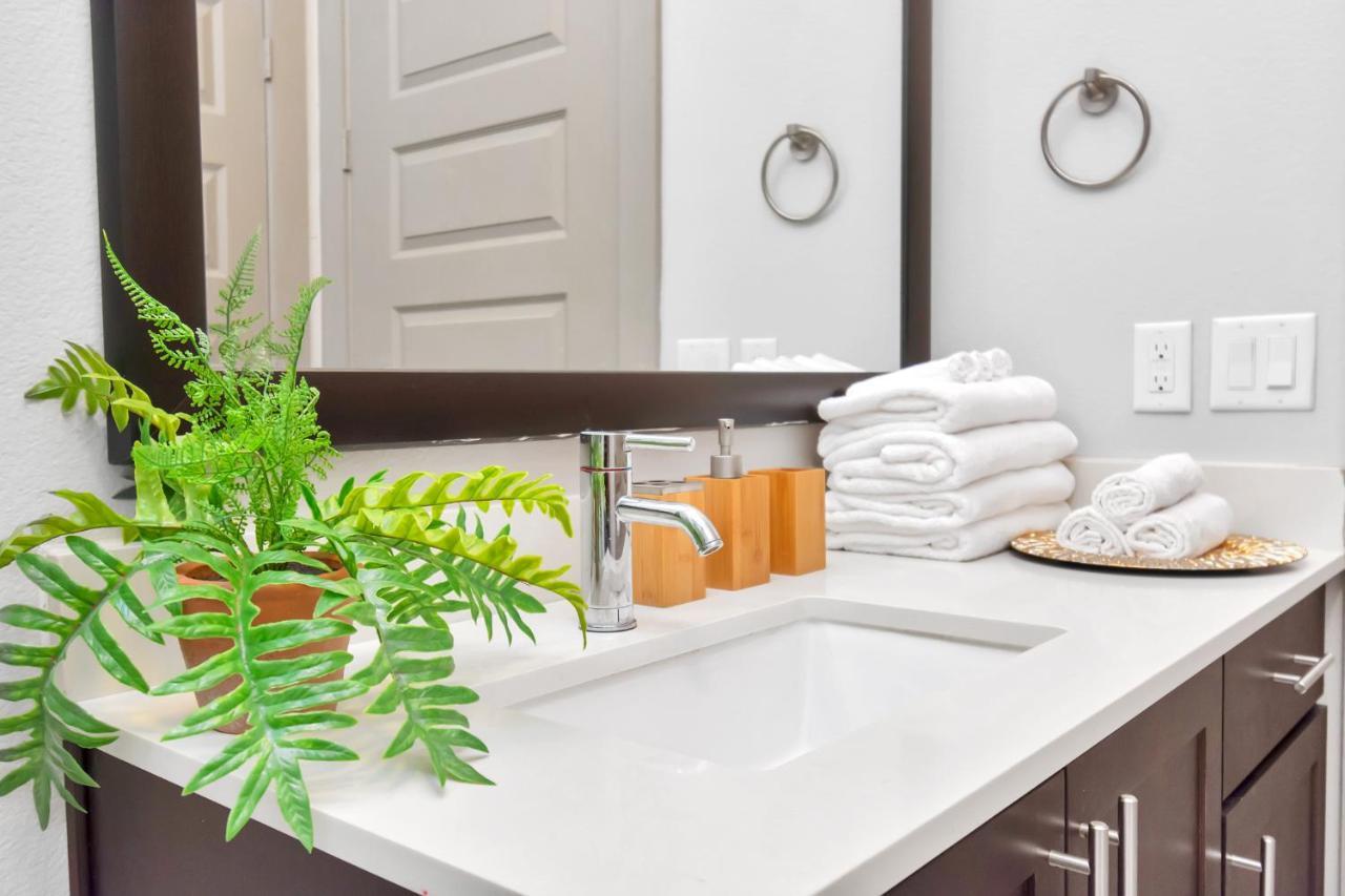 Downtown Hou 1br Car Available!! Pool Wifi