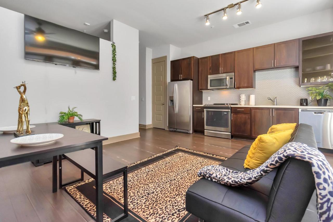 Apartment Downtown Hou 1br Car Available!! Pool Wifi