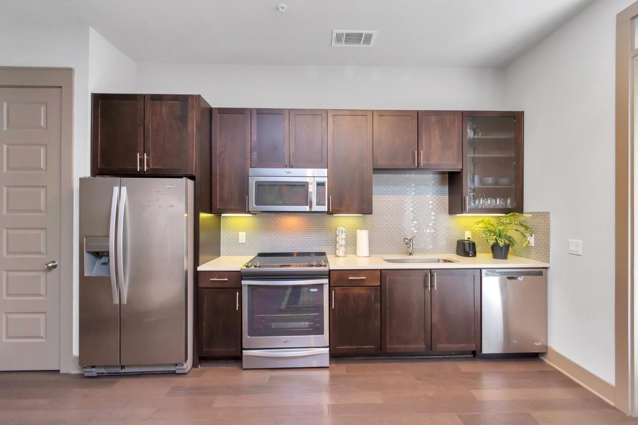 Apartment Downtown Hou 1br Car Available!! Pool Wifi Houston