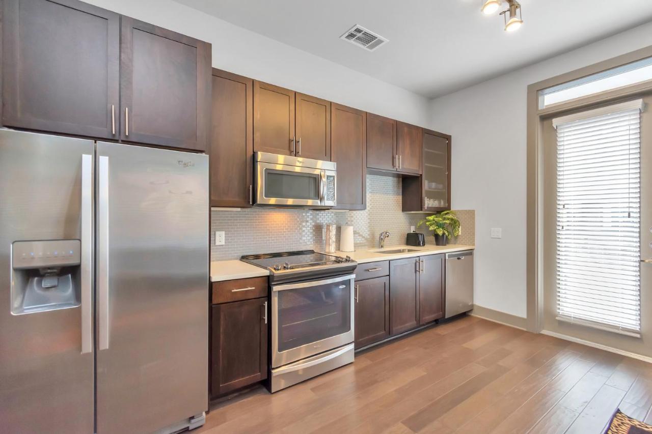 Downtown Hou 1br Car Available!! Pool Wifi Apartment Houston