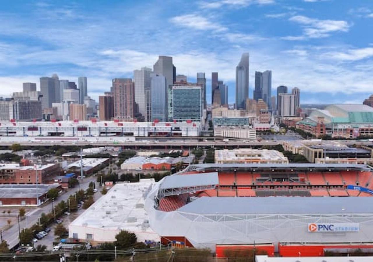 Downtown Hou 1br Car Available!! Pool Wifi