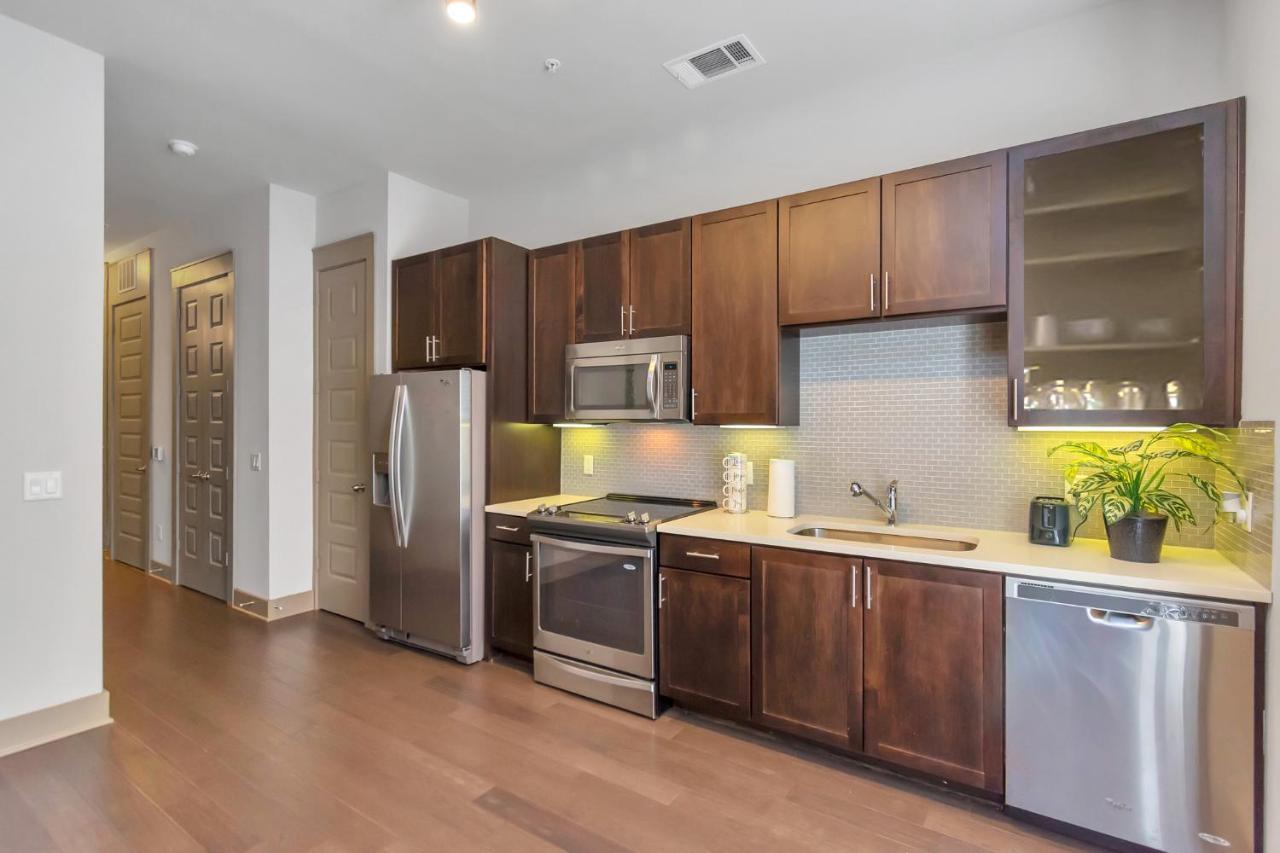Apartment Downtown Hou 1br Car Available!! Pool Wifi