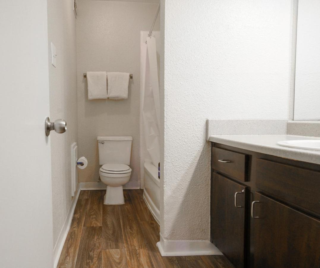 Wanderjaunt - The Place At Greenway Apartments *
