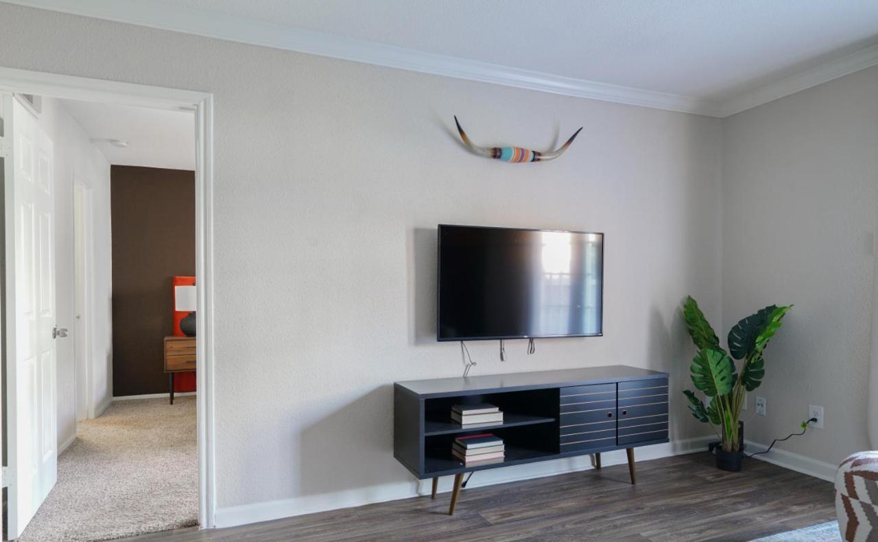 Wanderjaunt - The Place At Greenway Apartments * Houston