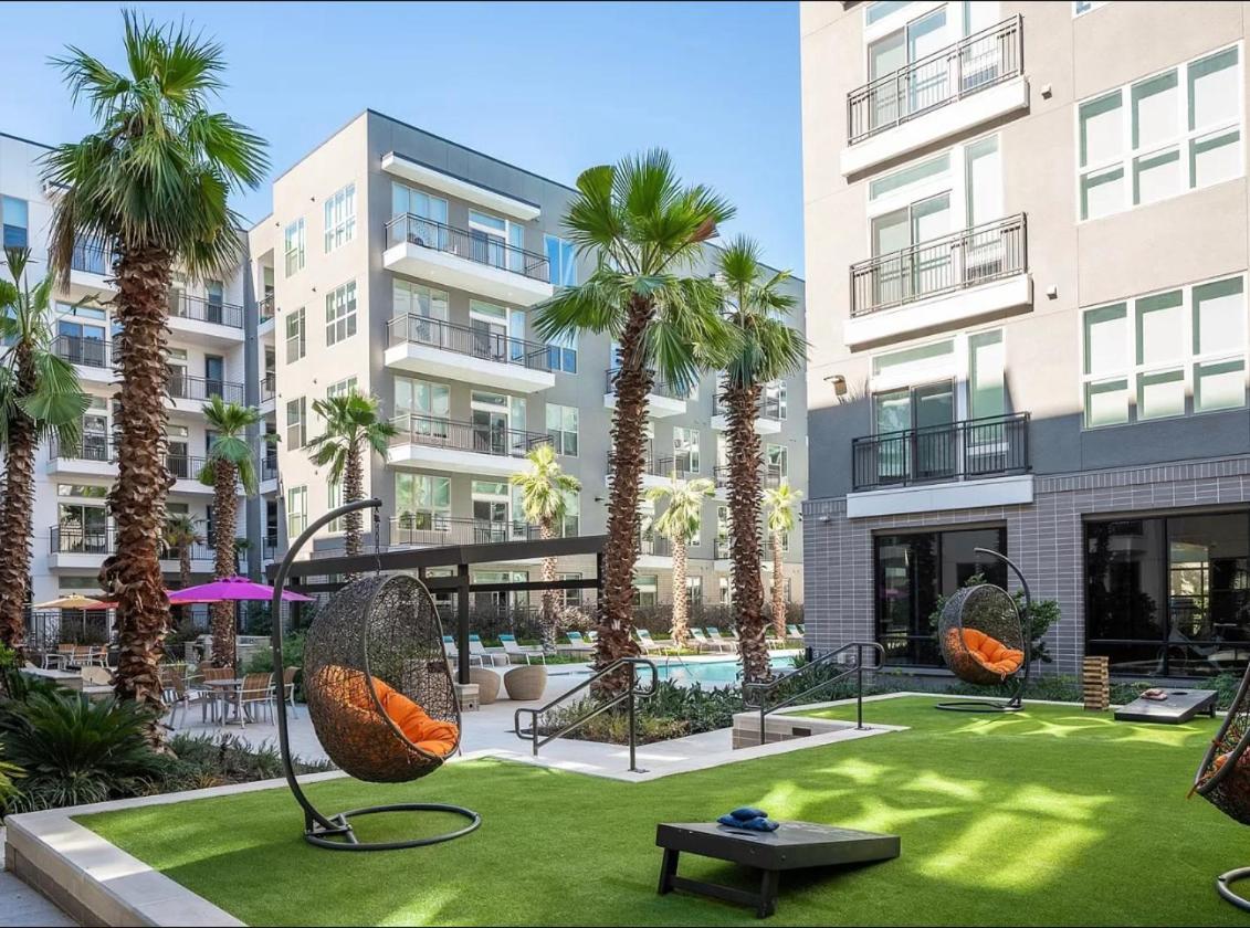 Apartment Luxurious Unit In Downtown With Poolside View Houston