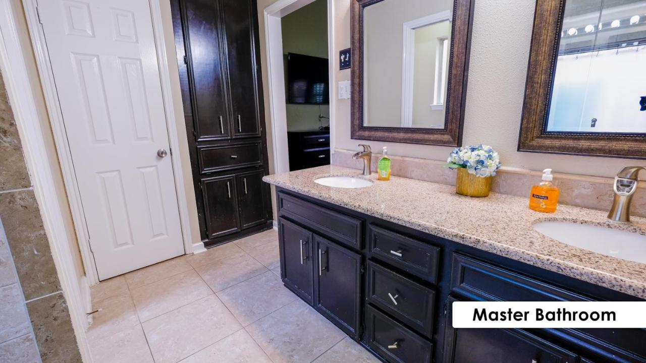 Pool House, 20 Minutes From Dt 4bdr For 10 Guests - Winkleman * Houston