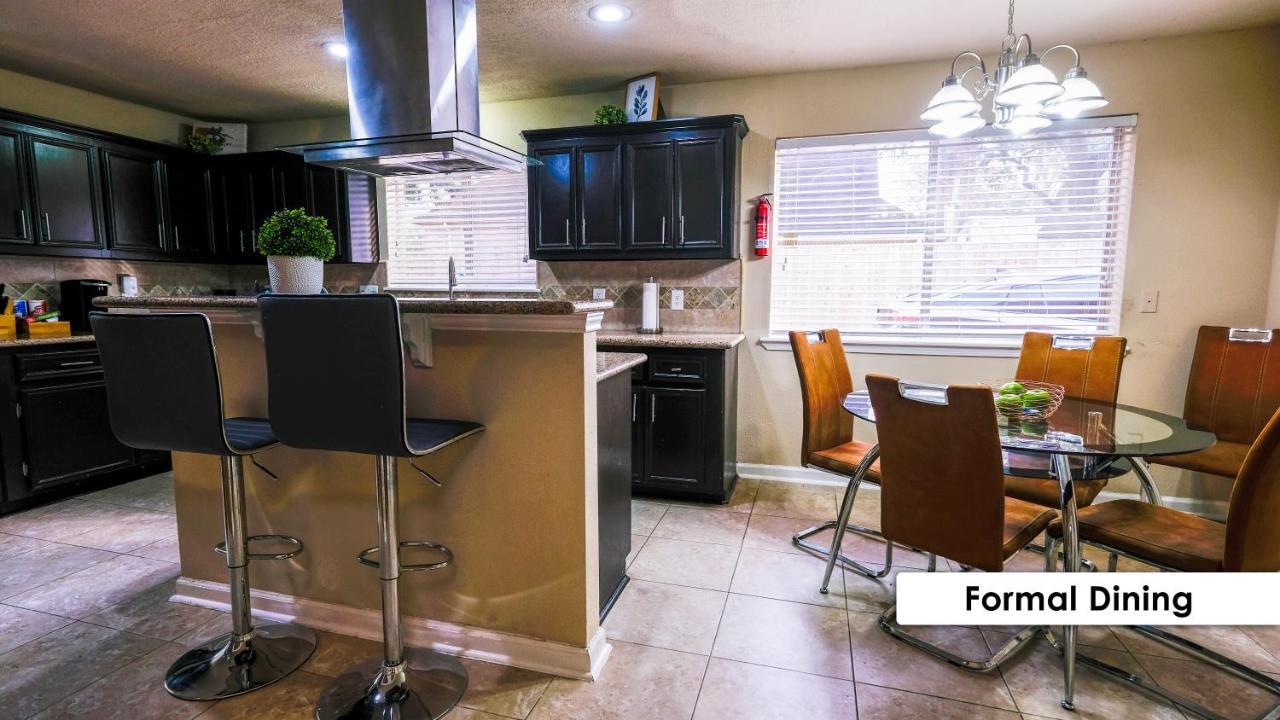 Pool House, 20 Minutes From Dt 4bdr For 10 Guests - Winkleman Holiday home Houston