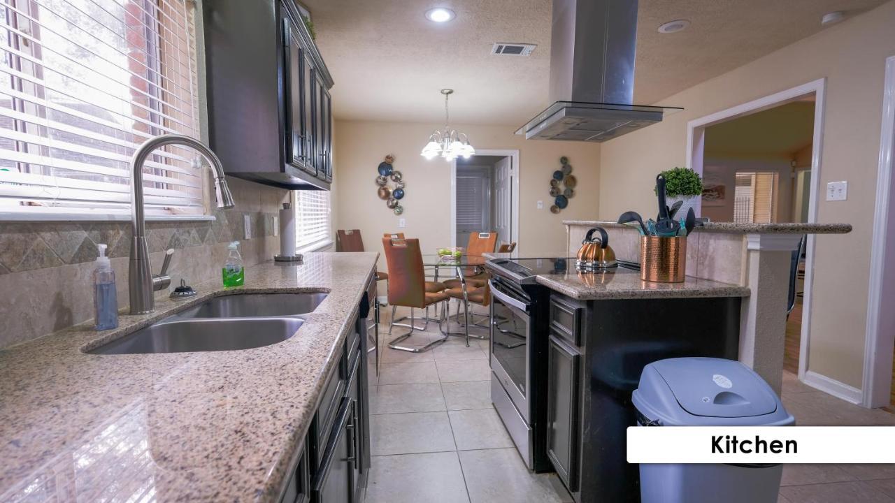 Holiday home Pool House, 20 Minutes From Dt 4bdr For 10 Guests - Winkleman Houston