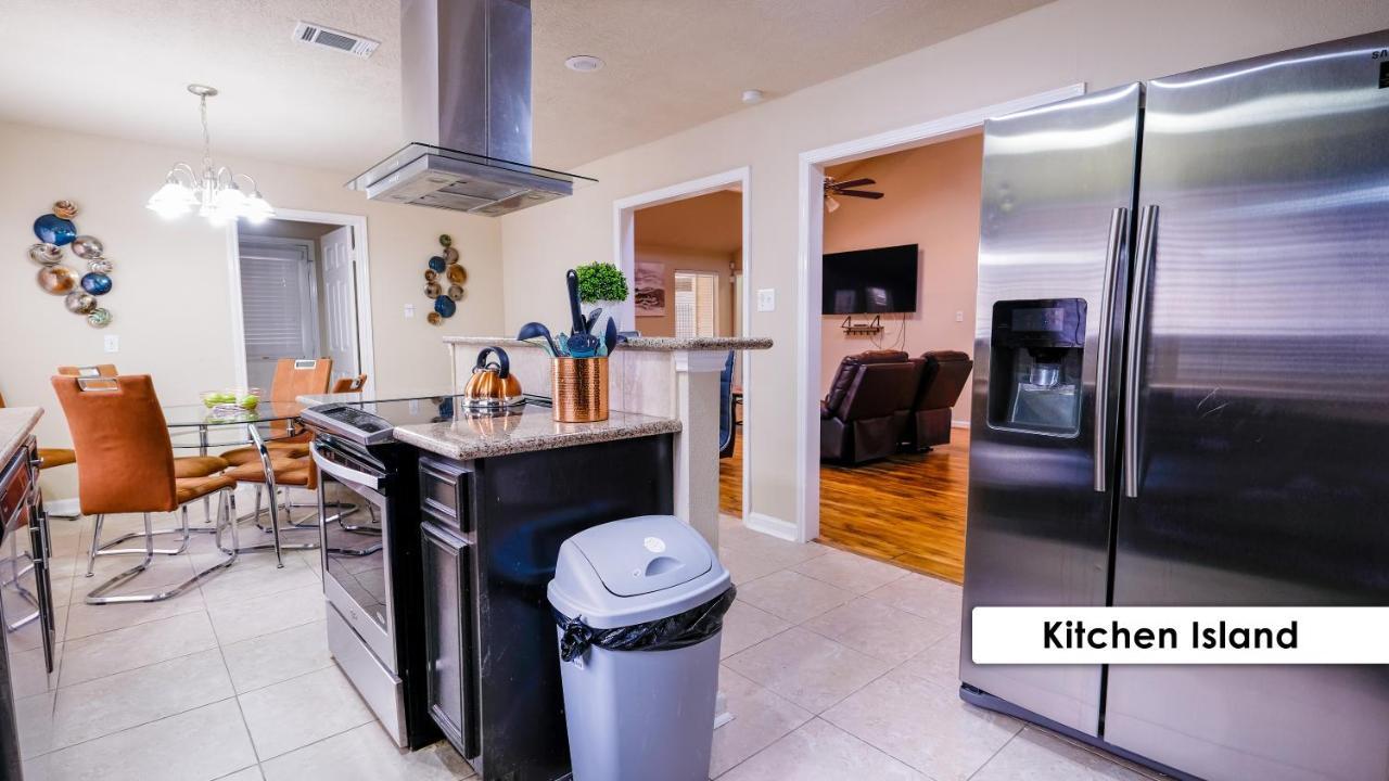 Pool House, 20 Minutes From Dt 4bdr For 10 Guests - Winkleman Houston