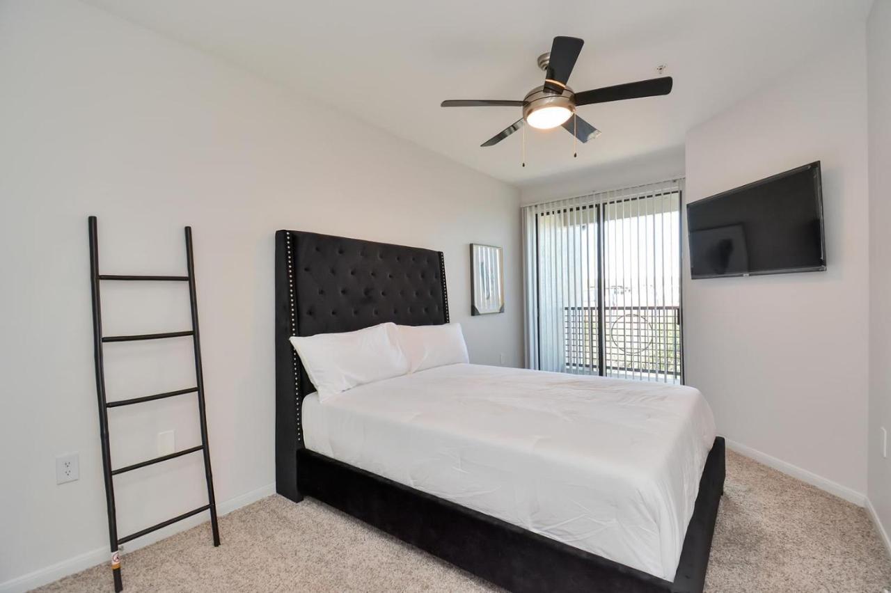 Apartment Noir Oasis 5 Mins Away From Texas Medical Center