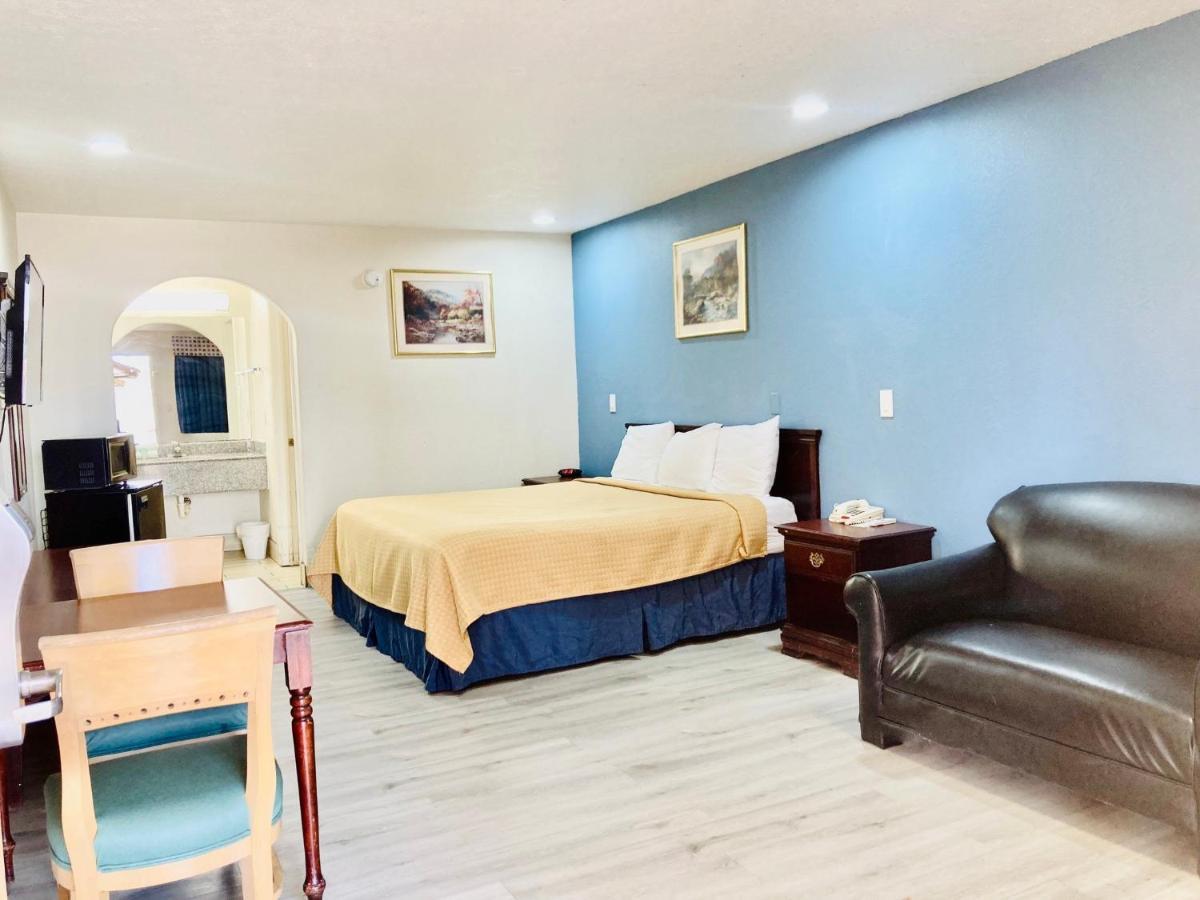 Americas Value And Houston/northwest Brookhollow Motel 2*