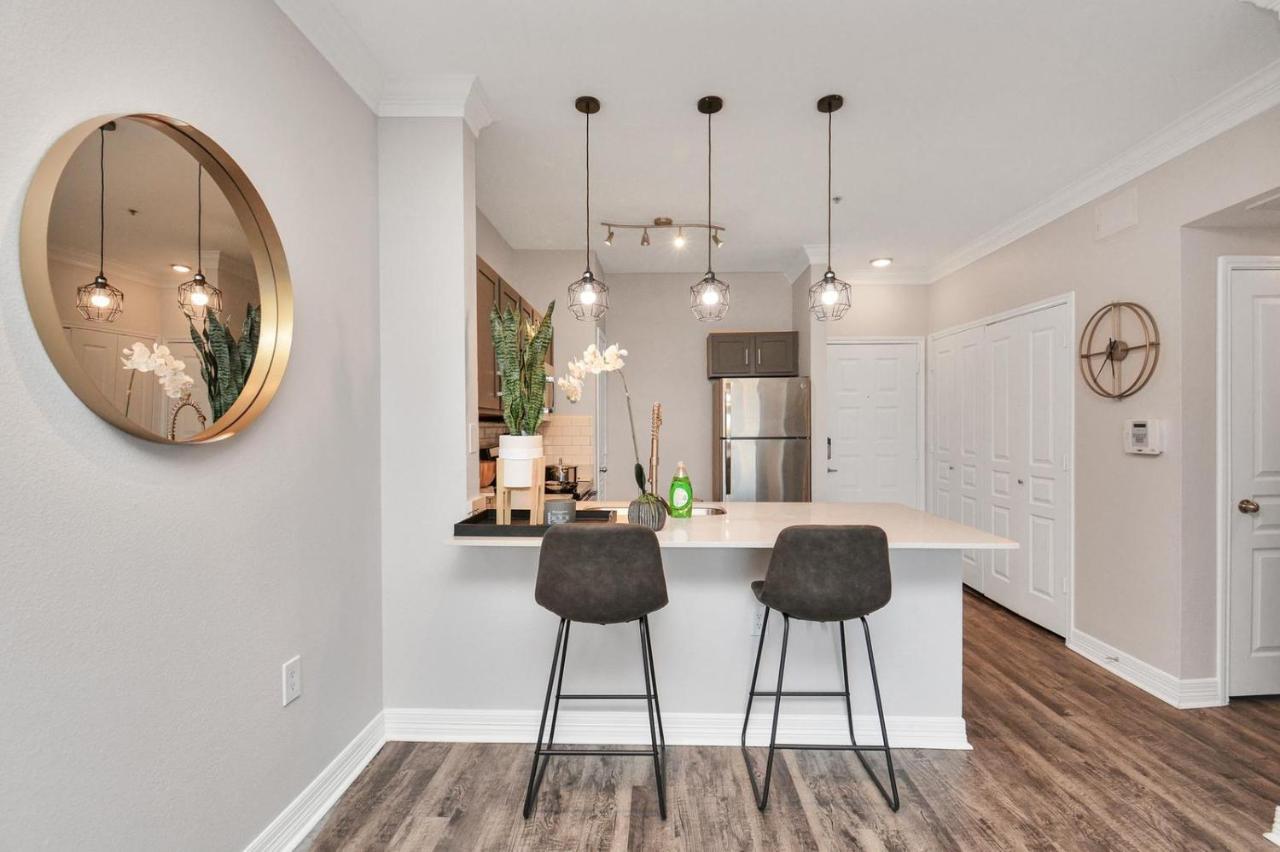 Apartment Noir Oasis 5 Mins Away From Texas Medical Center
