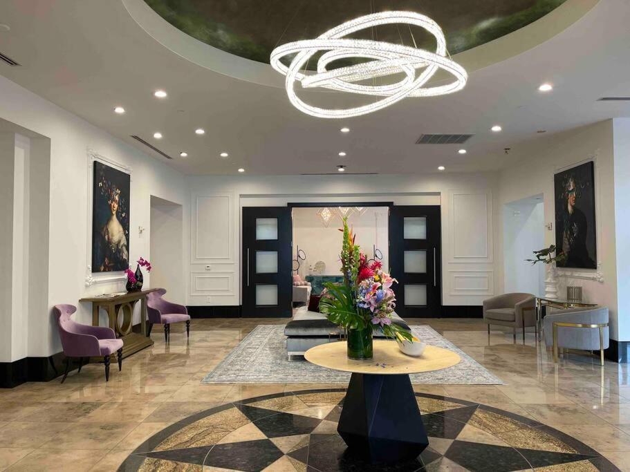 Immaculate 28Th Floor High Rise Vacation 1 Bedroom Unit *