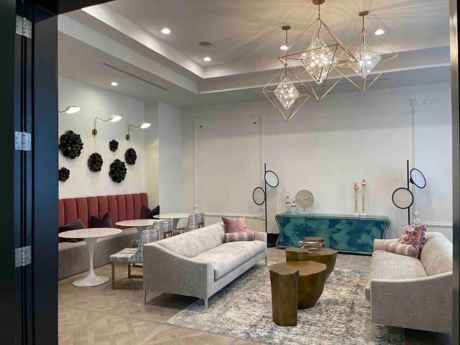 Immaculate 28Th Floor High Rise Vacation 1 Bedroom Unit Apartment Houston