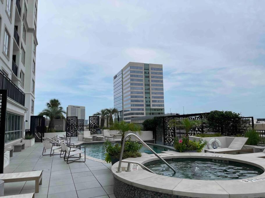 Immaculate 28Th Floor High Rise Vacation 1 Bedroom Unit Apartment Houston