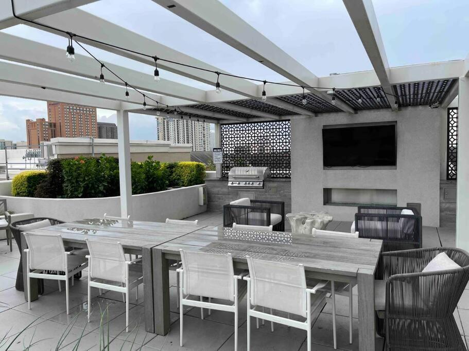 Apartment Immaculate 28Th Floor High Rise Vacation 1 Bedroom Unit Houston