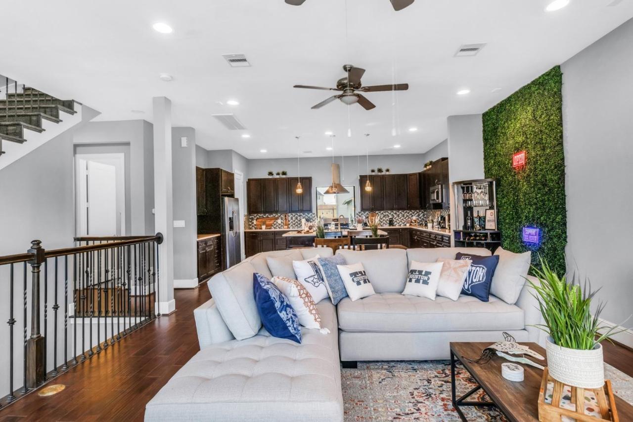 Horizon House: Modern Downtown View Retreat Holiday home *