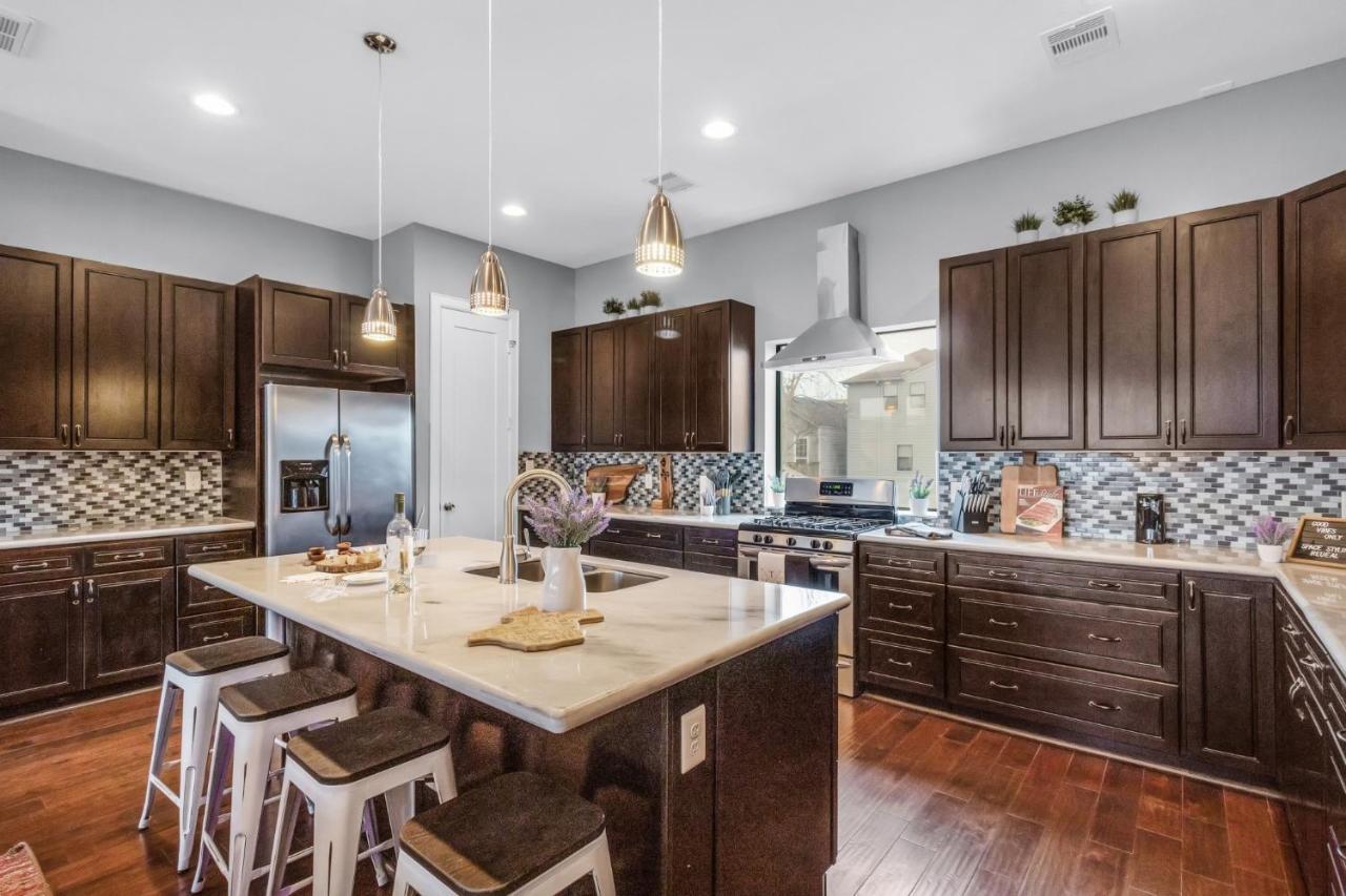 Horizon House: Modern Downtown View Retreat Holiday home *