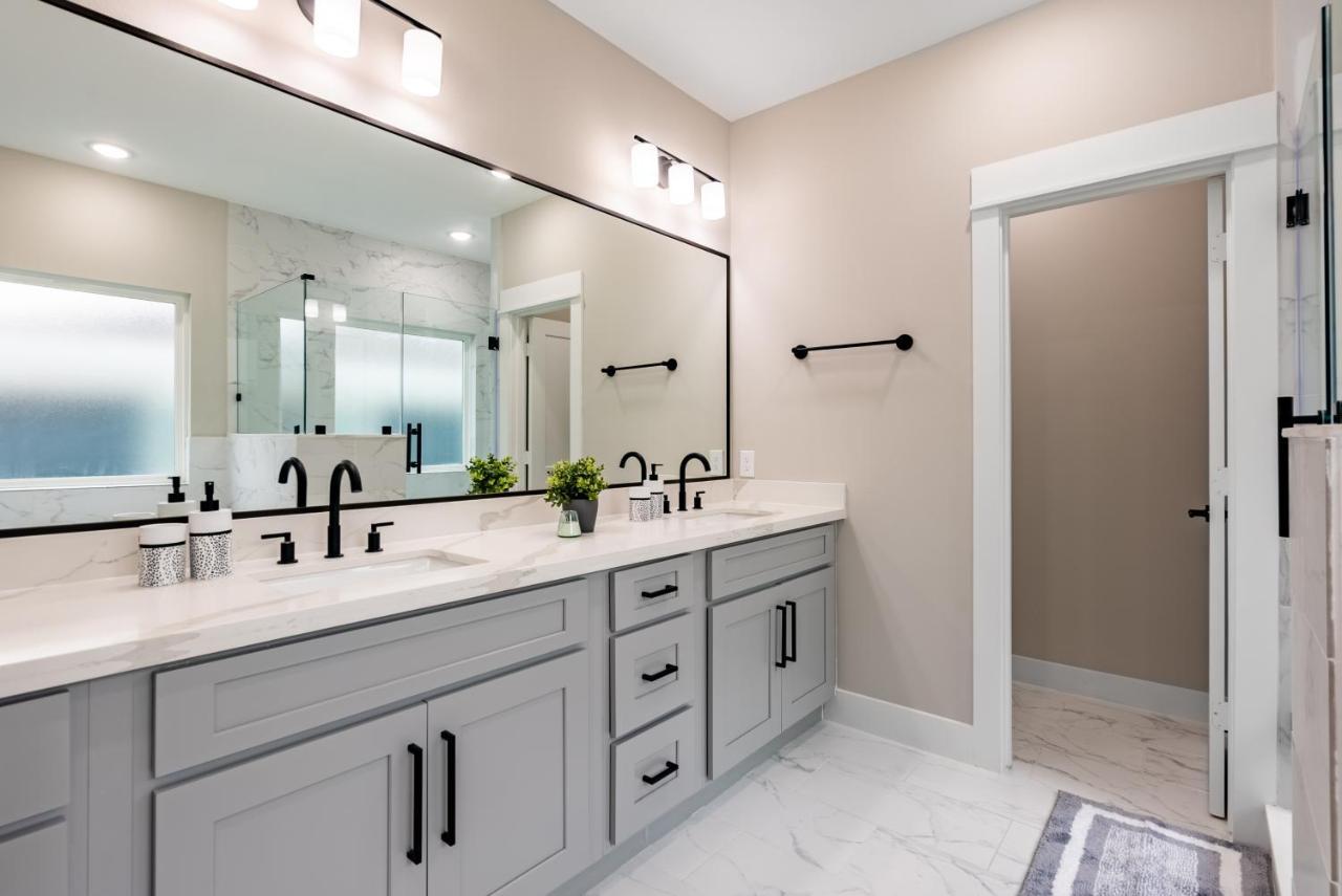 3 Bedroom And 3 Bath We Have Power And Internet Houston