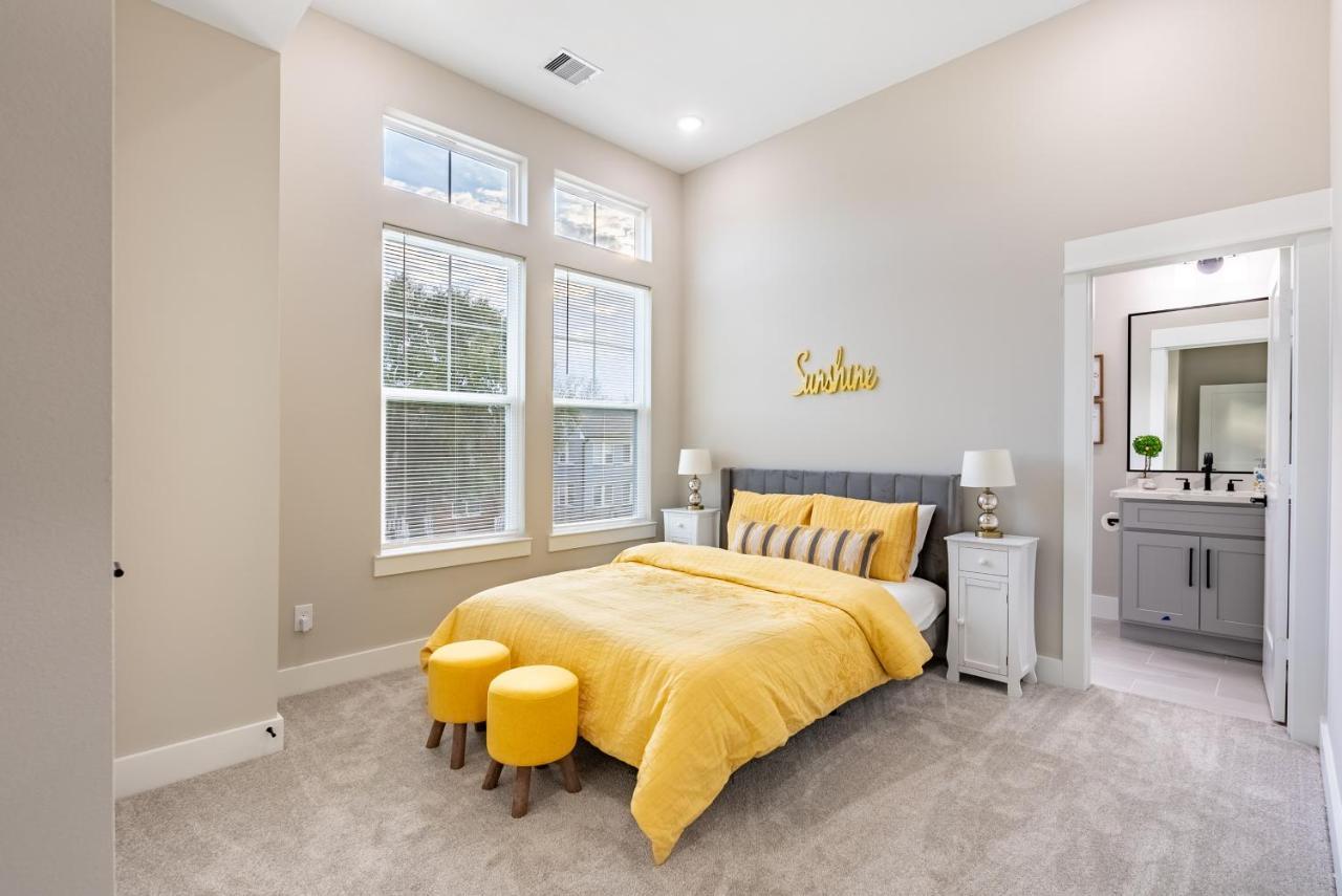 3 Bedroom And 3 Bath We Have Power And Internet