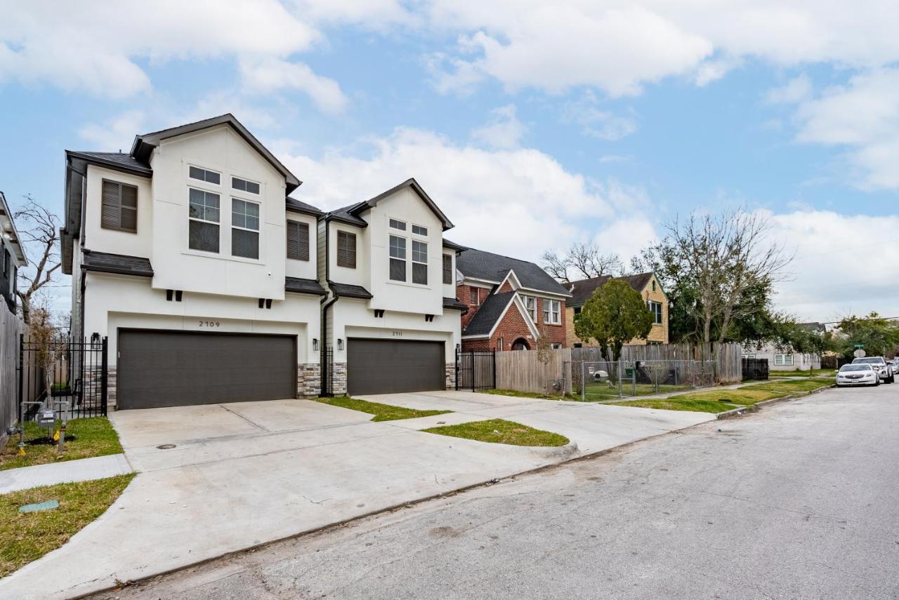 3 Bedroom And 3 Bath We Have Power And Internet Holiday home Houston