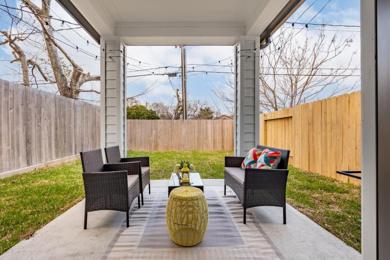 3 Bedroom And 3 Bath We Have Power And Internet Holiday home Houston