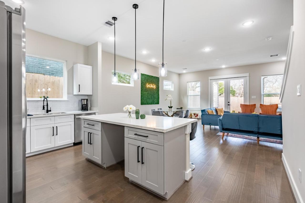 3 Bedroom And 3 Bath We Have Power And Internet Holiday home Houston