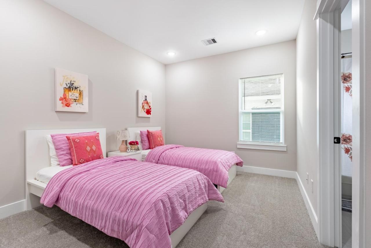 3 Bedroom And 3 Bath We Have Power And Internet