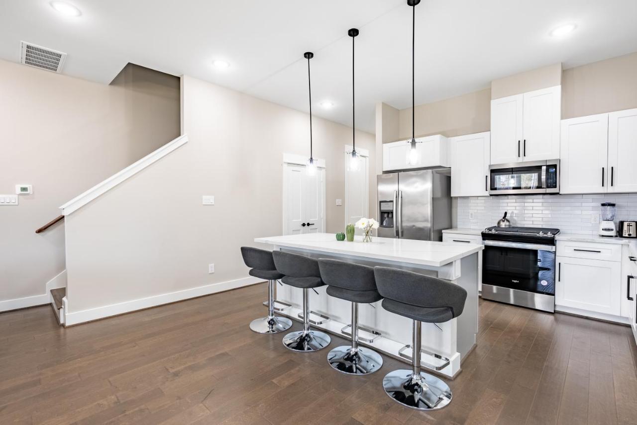 Holiday home 3 Bedroom And 3 Bath We Have Power And Internet Houston
