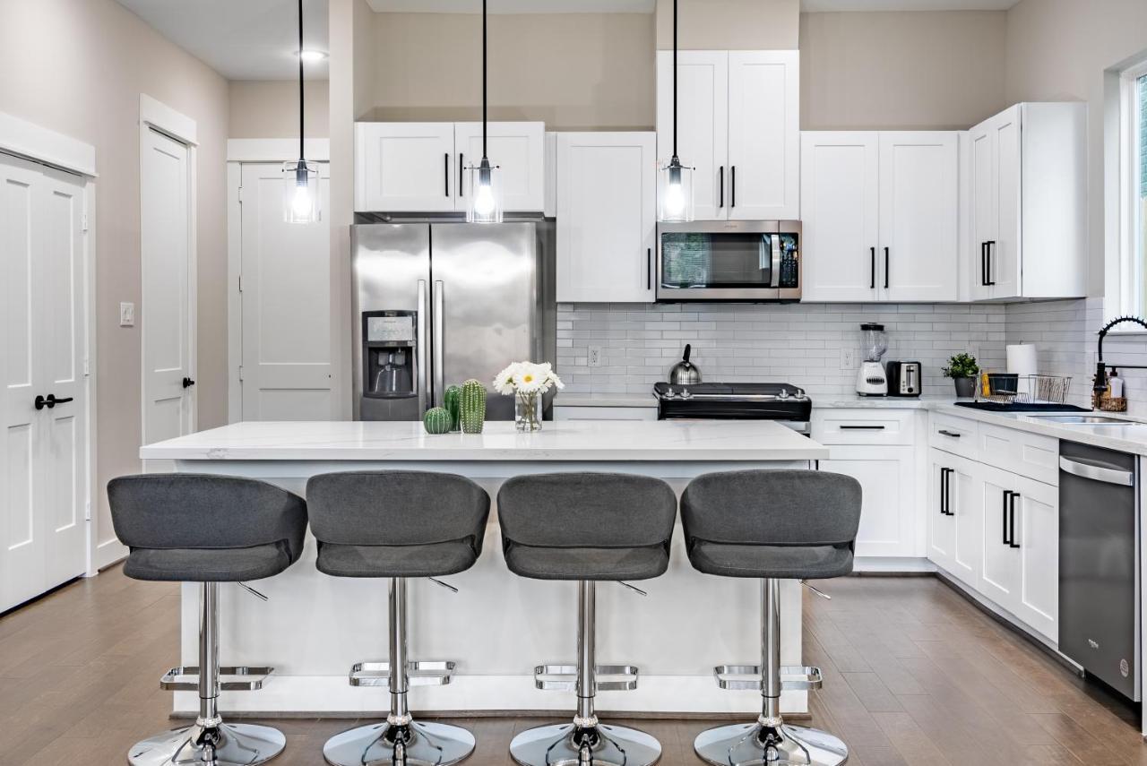 3 Bedroom And 3 Bath We Have Power And Internet Holiday home Houston