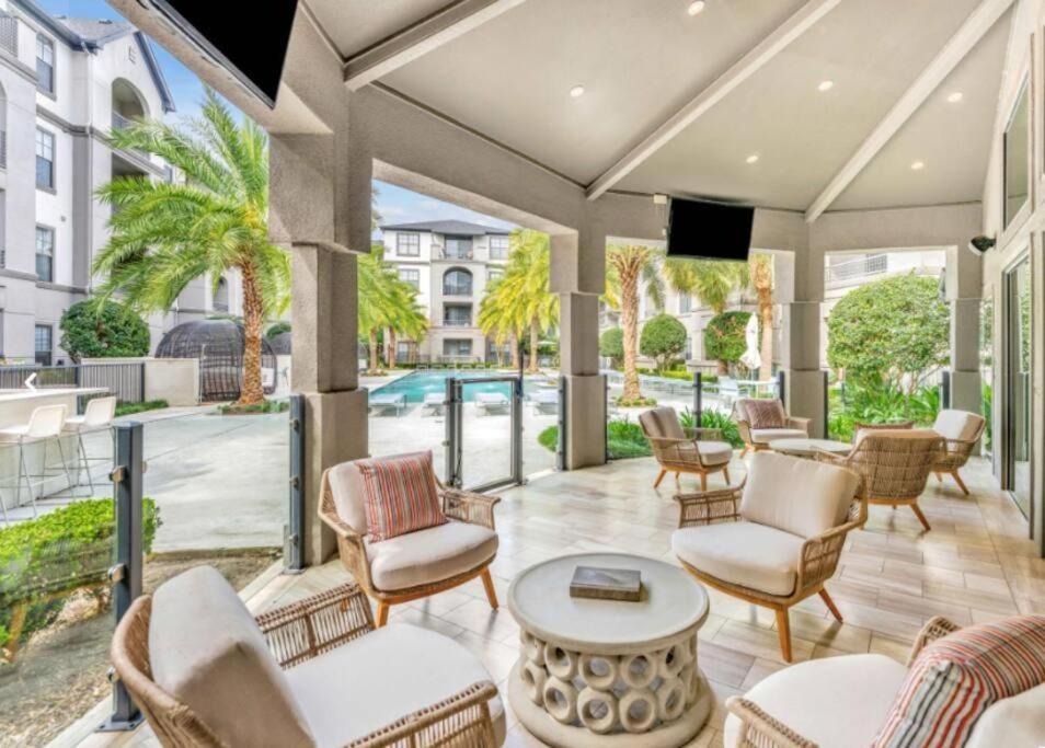 Apartment Huge 3Bdrm 4Bd Med Ctr Walk2 Nrg Wifi +Shuttle Sleeps 8 *