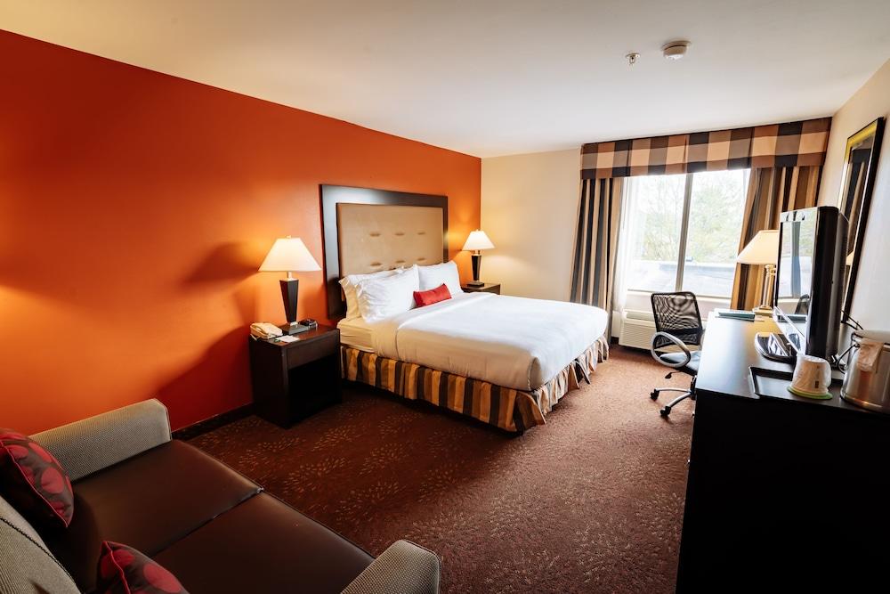 Wyndham Garden Willowbrook Hotel