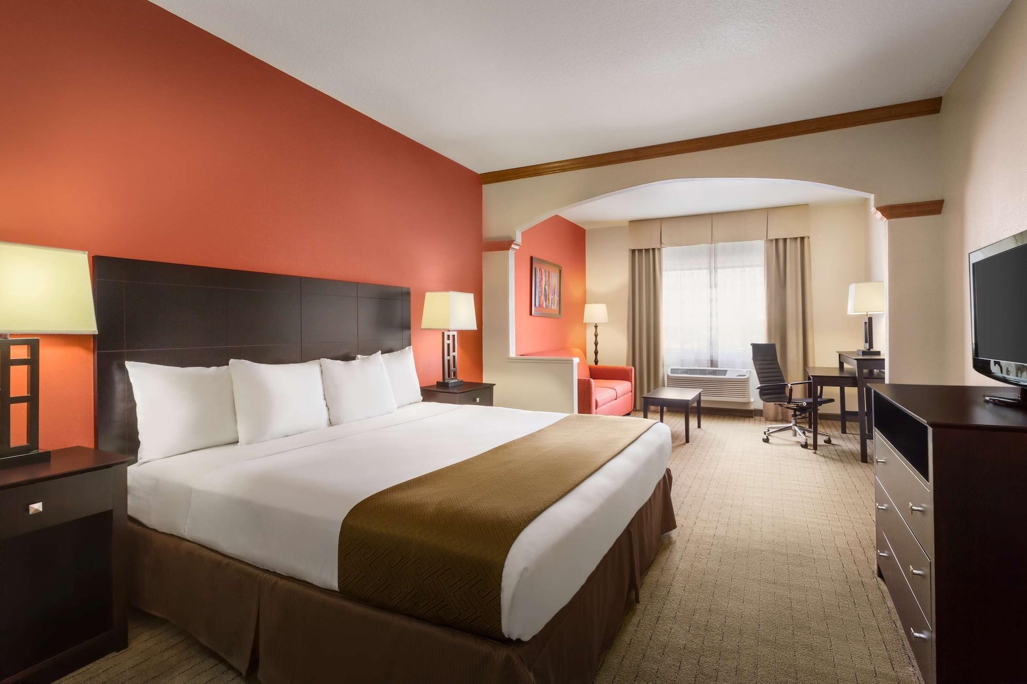 Country & By Radisson, Northwest, Tx