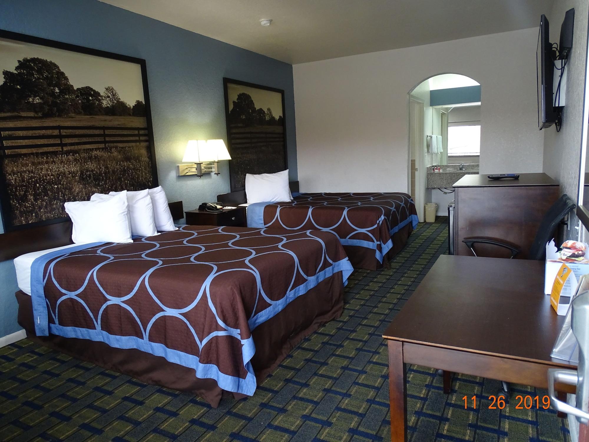 Super 8 By Wyndham Houston/brookhollow Nw Hotel 2*