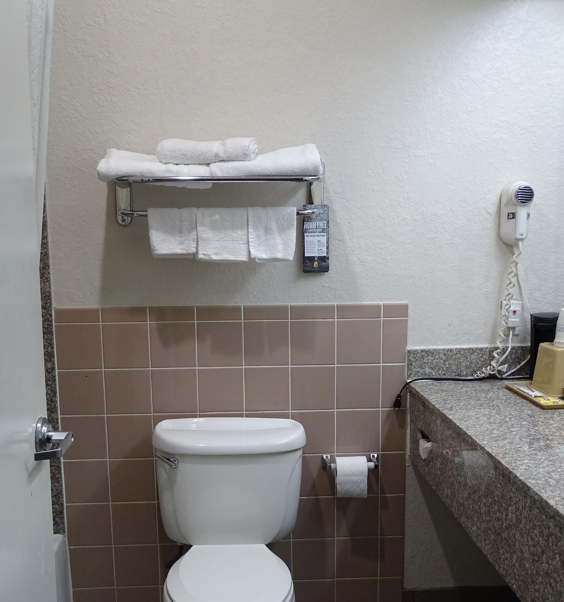 Super 8 By Wyndham Houston/brookhollow Nw Hotel 2*