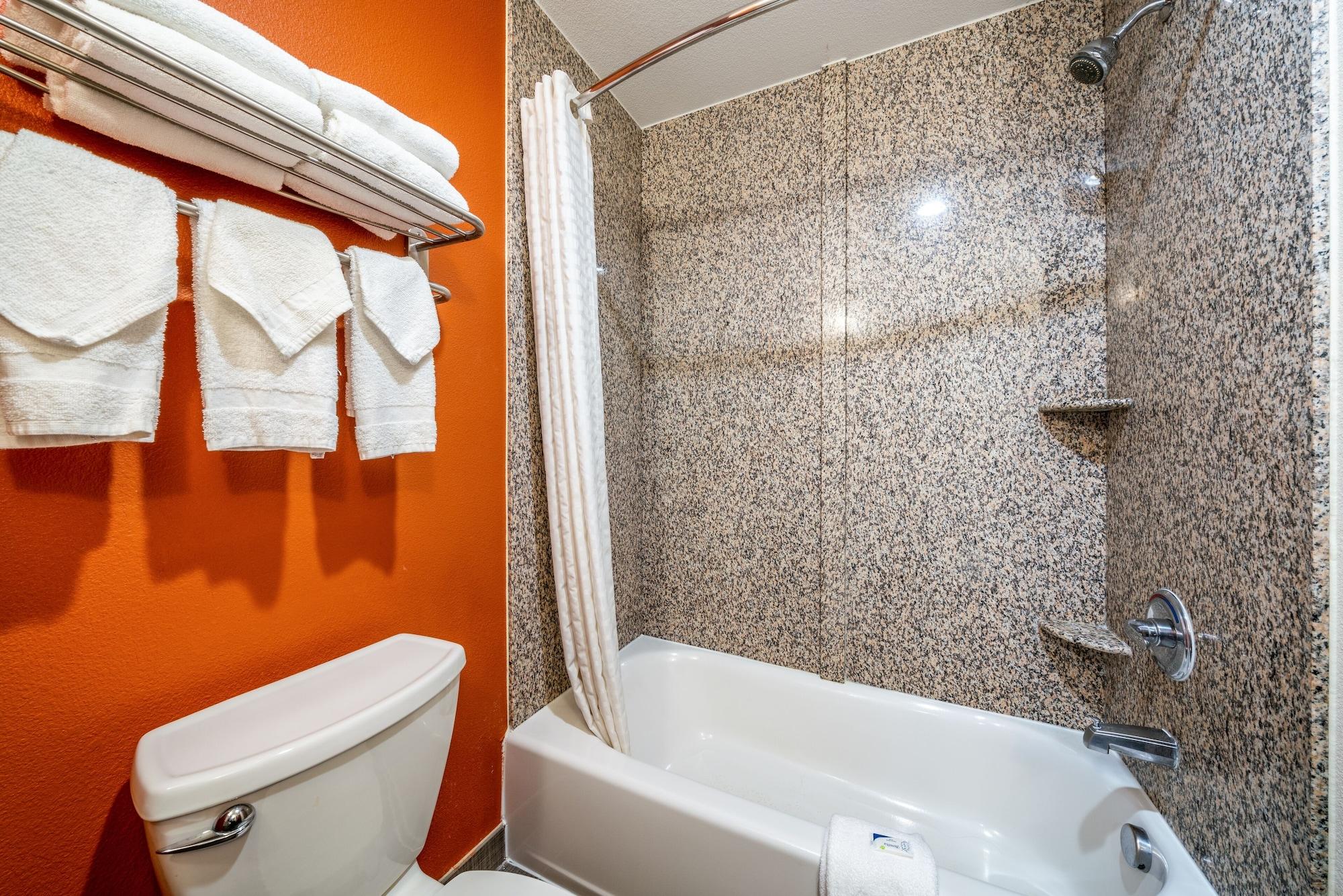 Restwell & I-45 North Hotel 3*