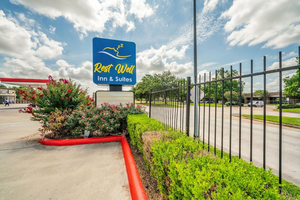 Hotel Restwell & I-45 North Houston