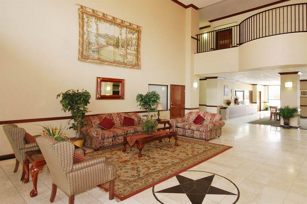 Comfort Bush Intercontinental Airport Hotel