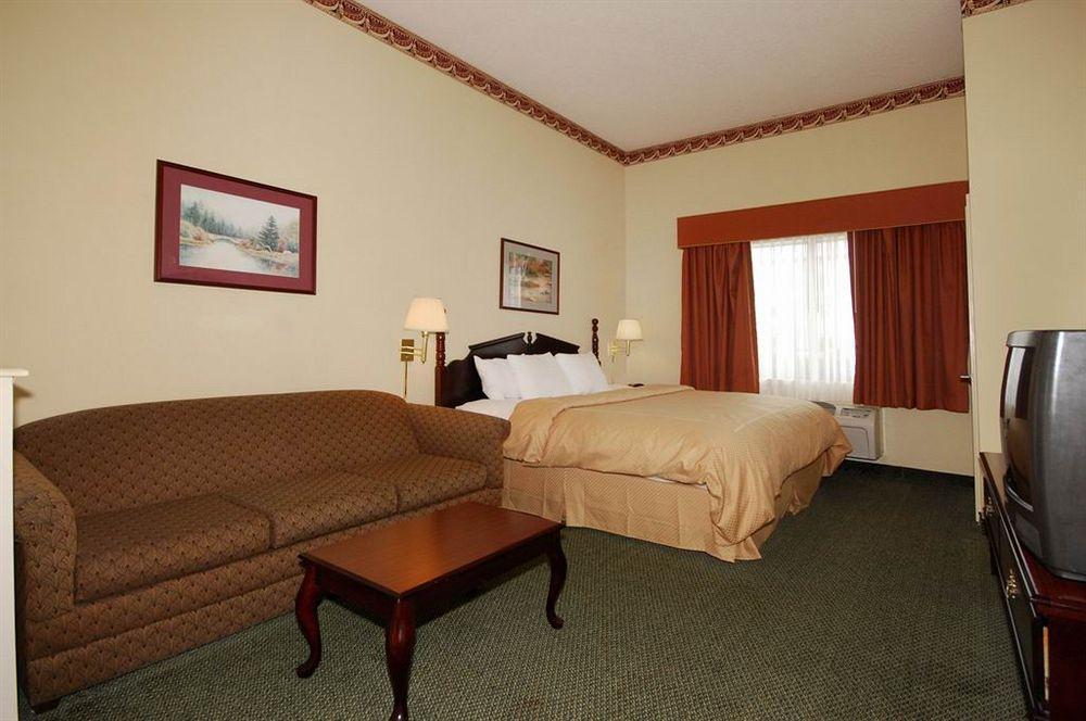 Comfort Bush Intercontinental Airport Hotel