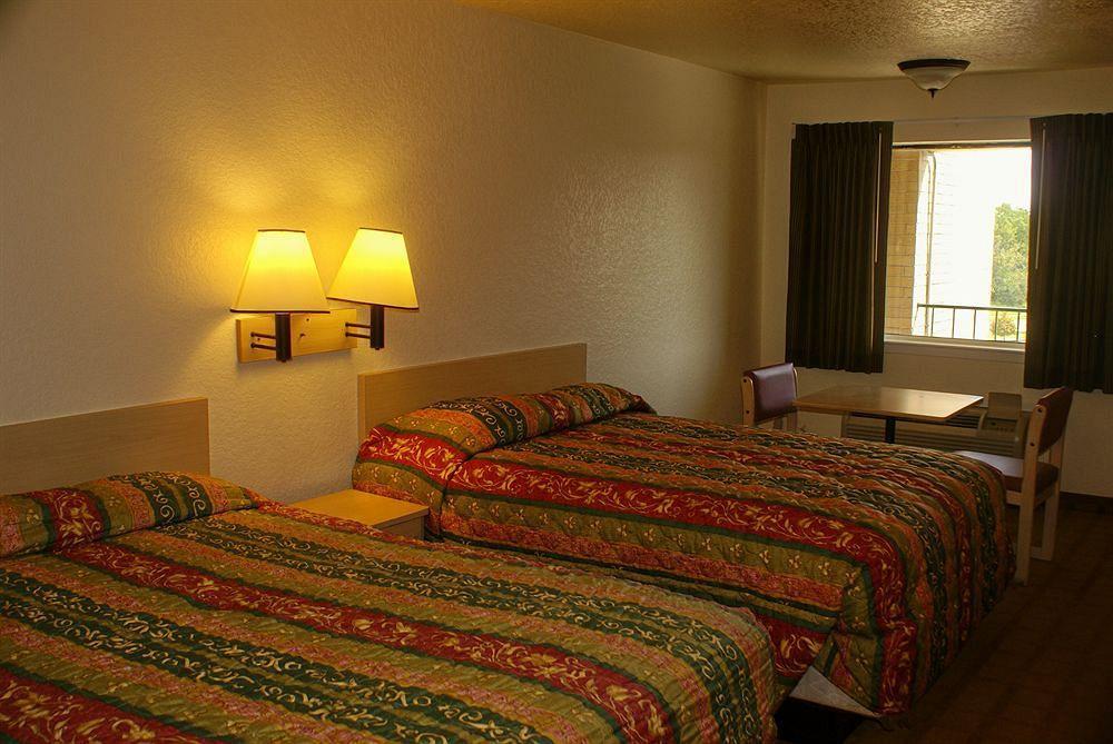 Motel Americas Best Value Hobby Airport 3*