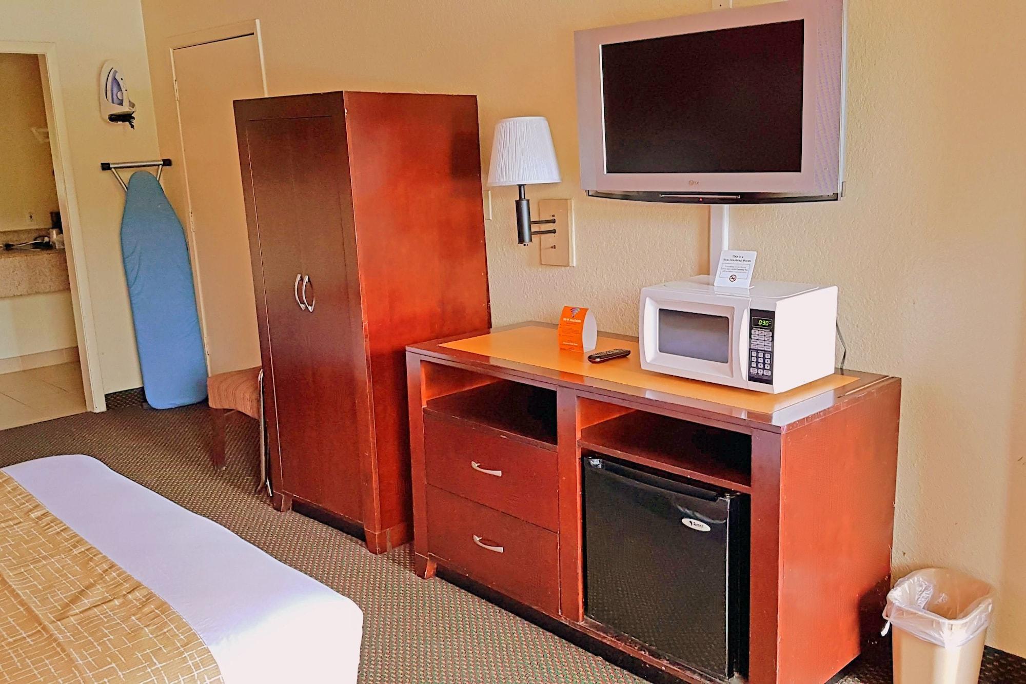 Travelodge By Wyndham Hobby Airport 2*