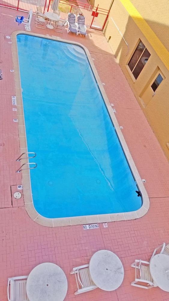 Hotel Travelodge By Wyndham Hobby Airport 2*