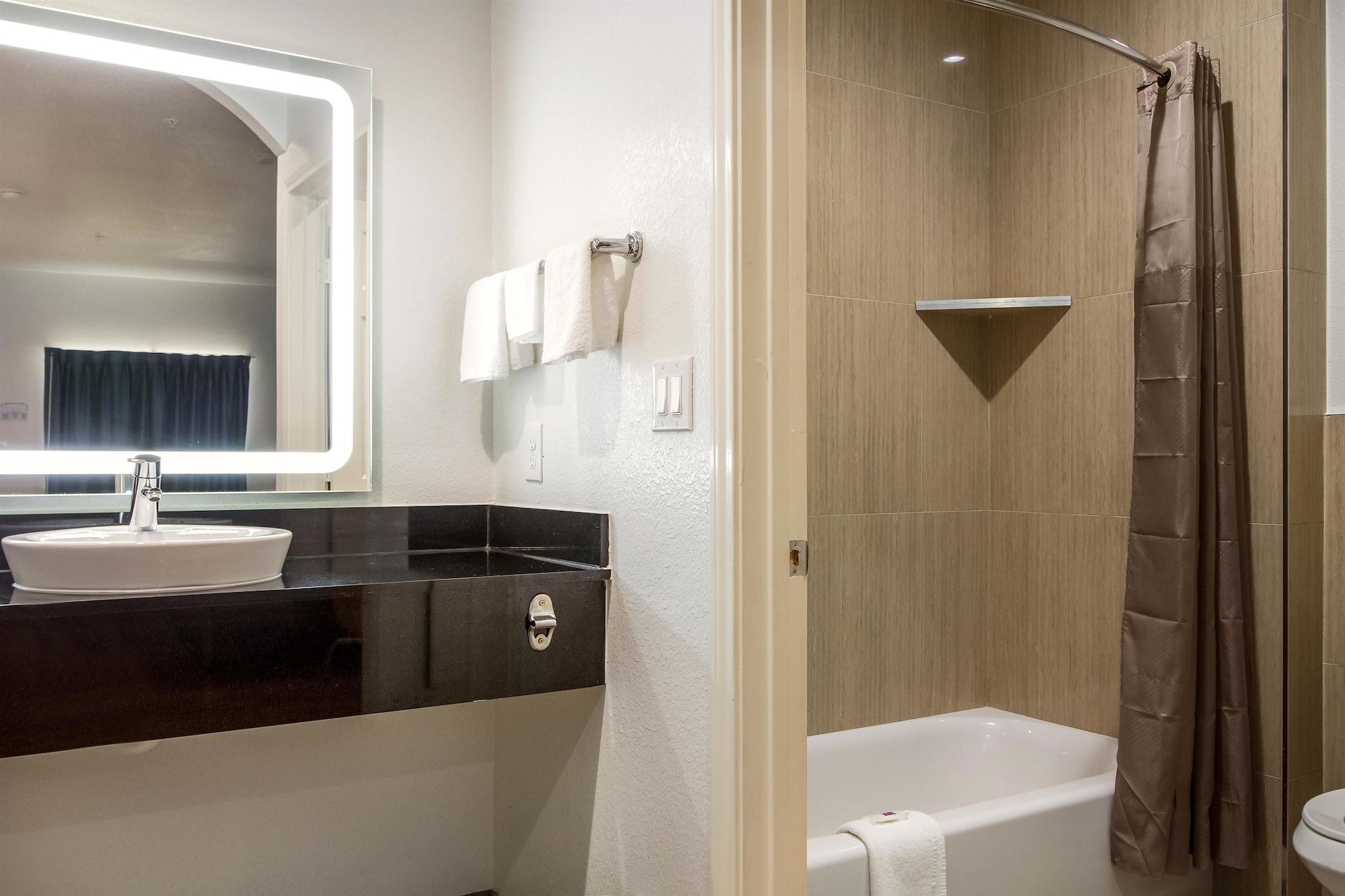 Hotel 6-houston, Tx - North 2*