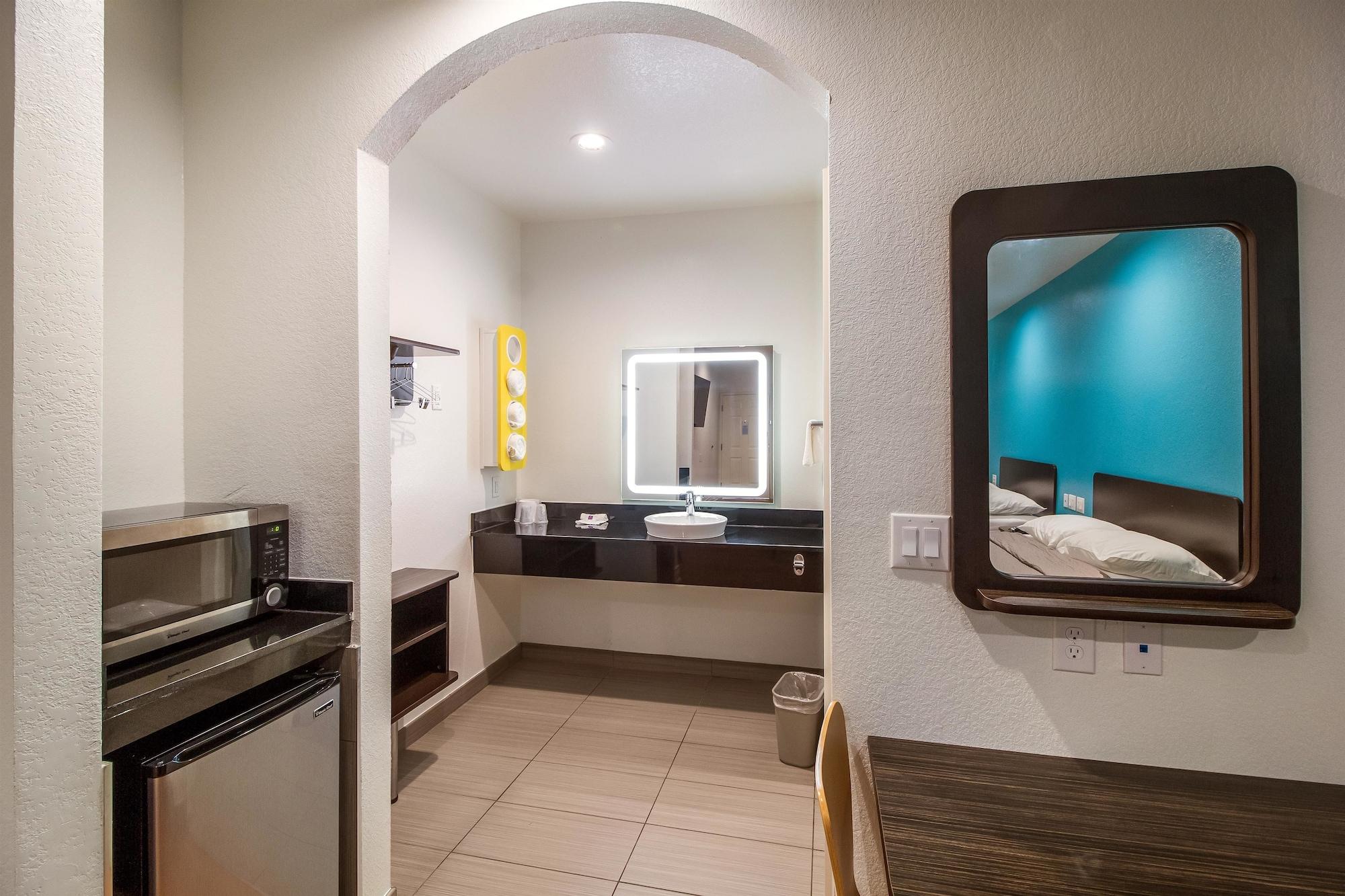 Hotel 6-houston, Tx - North 2*