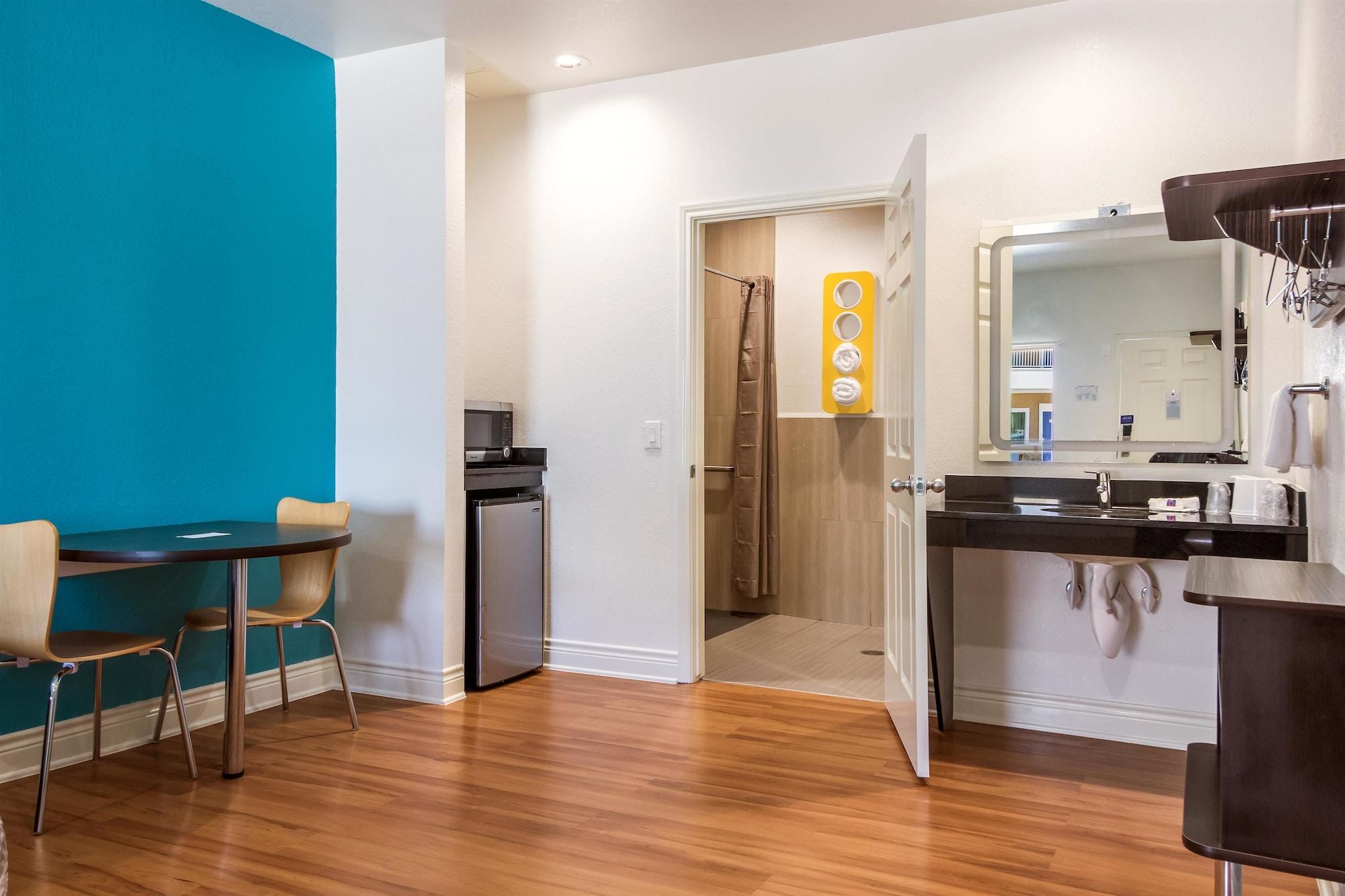 Hotel 6-houston, Tx - North
